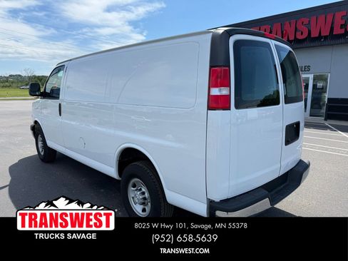 Used 2021 Chevrolet Express 2500 w/ Driver Convenience Package RWD image 3