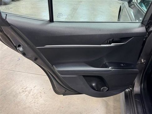 Used 2019 Toyota Camry SE w/ Carpet Mat Package FWD image 14