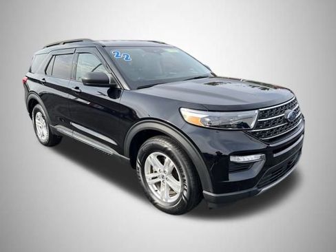 Used 2022 Ford Explorer XLT w/ Equipment Group 202A image 8