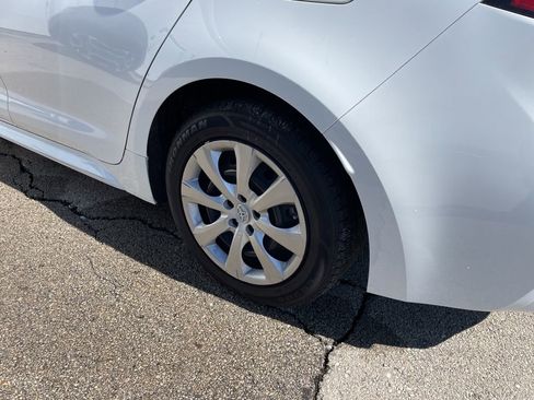 Used 2022 Toyota Corolla LE image 4