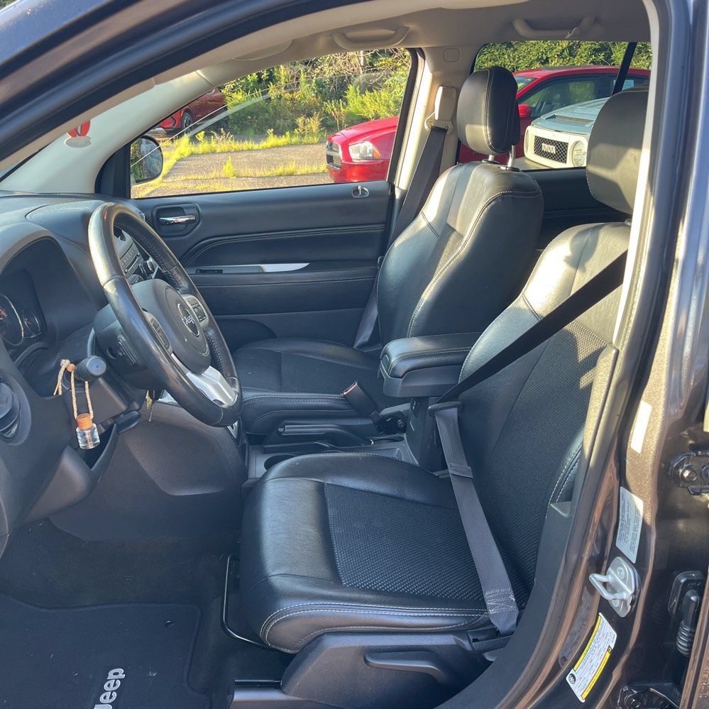 Used 2017 Jeep Compass Latitude AWD/4WD image 8