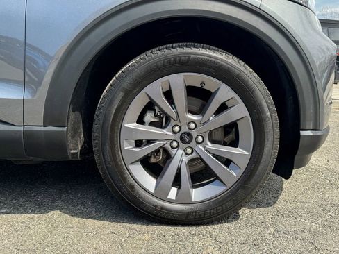 Certified 2022 Ford Explorer XLT w/ Equipment Group 202A AWD/4WD image 10