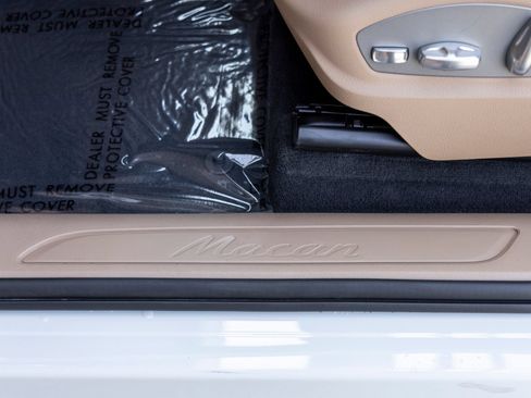 Certified 2026 Porsche Macan AWD/4WD image 29