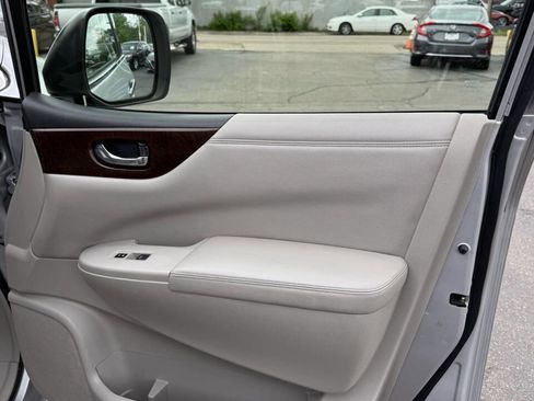 Used 2017 Nissan Quest SV image 18