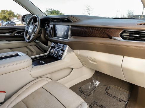 Used 2021 GMC Yukon XL Denali image 15