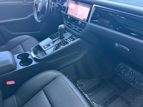 Certified 2024 Porsche Macan AWD/4WD image 20