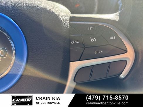 Used 2019 Jeep Grand Cherokee Altitude image 21