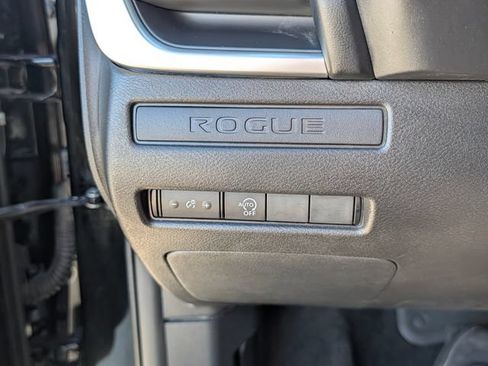 Used 2024 Nissan Rogue S FWD image 30