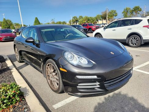 Used 2014 Porsche Panamera 4 image 4