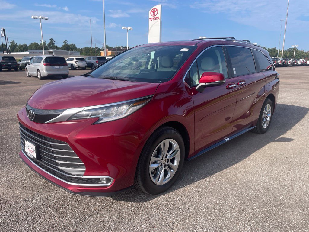 New 2026 Toyota Sienna Limited FWD image 3