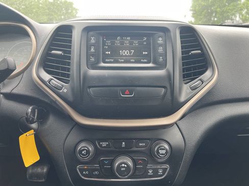 Used 2015 Jeep Cherokee Latitude FWD image 14