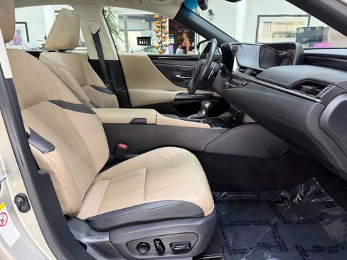 Used 2019 Lexus ES 350 w/ Accessory Package 2 FWD image 17