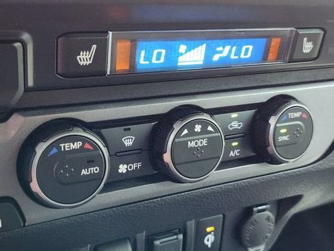 Used 2021 Toyota Tacoma TRD Off-Road w/ TRD Premium Off Road Package AWD/4WD image 17
