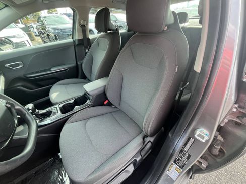 Used 2025 Kia K4 FWD image 35