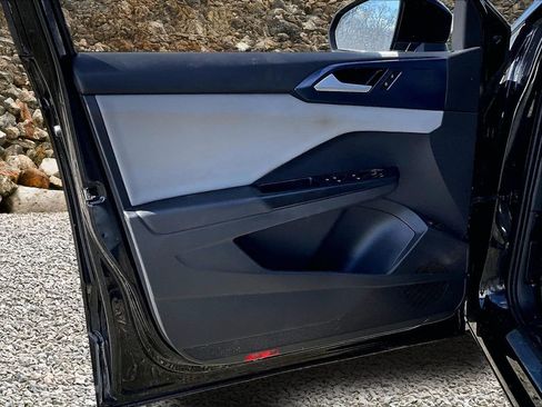 Used 2022 Volkswagen Taos SE image 16