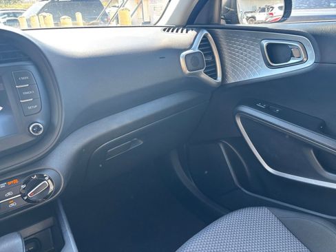 Used 2025 Kia Soul LX w/ LX Technology Package image 33