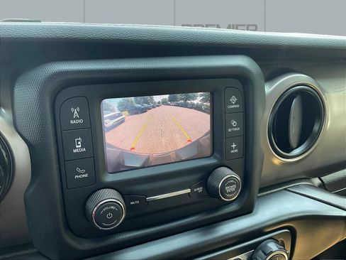 Used 2020 Jeep Wrangler Sport AWD/4WD image 16
