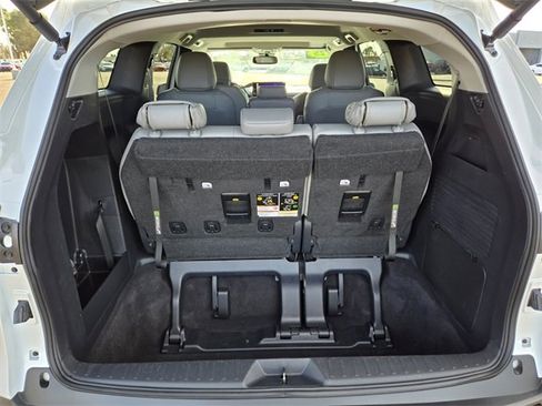 Used 2025 Toyota Sienna XLE image 16