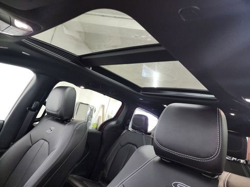 New 2026 Chrysler Pacifica Select image 17