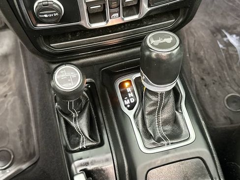 Used 2023 Jeep Wrangler Unlimited Sahara w/ Cold Weather Group AWD/4WD image 16