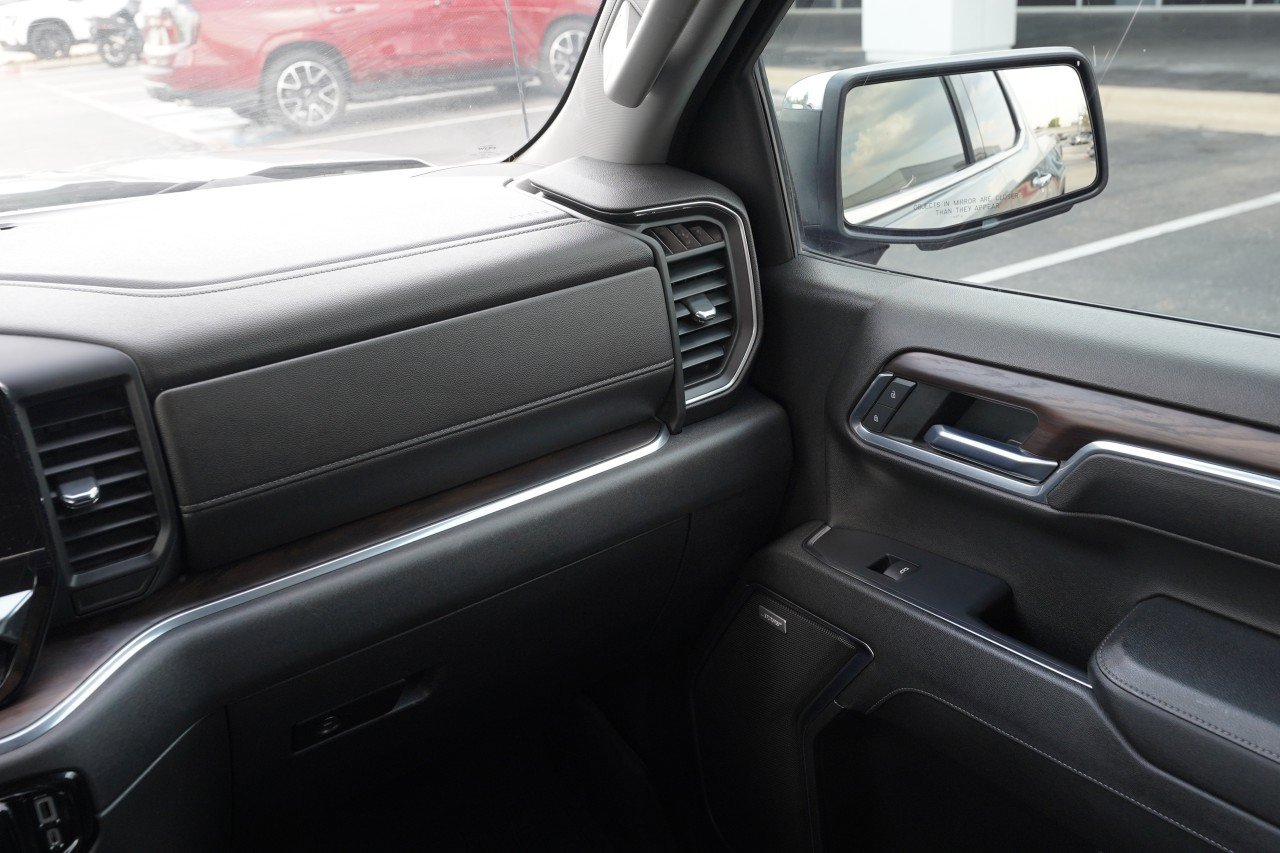 Used 2023 GMC Sierra 1500 SLT AWD/4WD image 8
