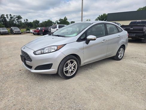 Used 2019 Ford Fiesta SE w/ Cold Weather Package FWD image 4
