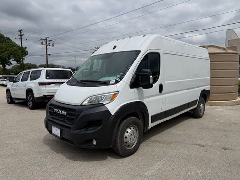 Used 2024 Chevrolet Silverado 2500 LT AWD/4WD image 3