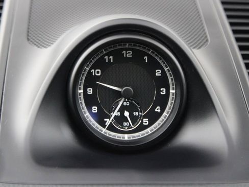 Used 2022 Porsche Macan image 32