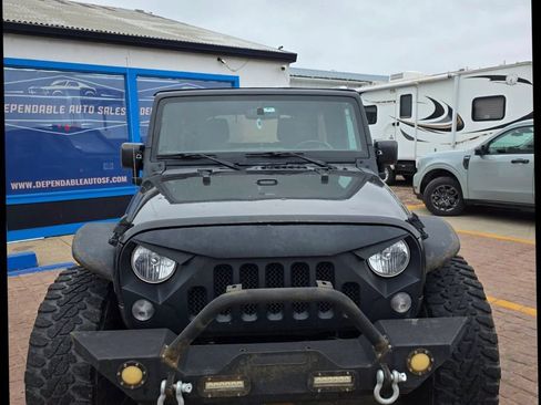 Used 2016 Jeep Wrangler Unlimited Rubicon AWD/4WD image 2