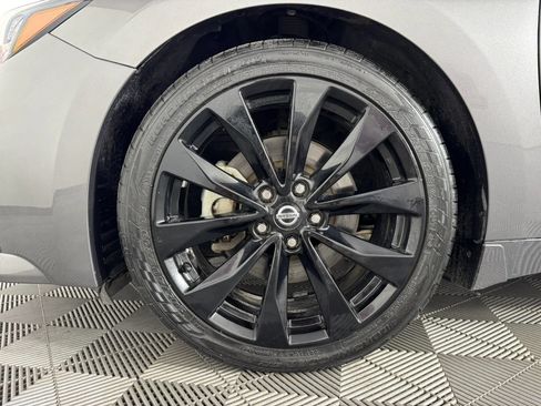 Used 2021 Nissan Maxima SR w/ Sport Mat Group FWD image 46