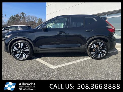 Used 2024 Volvo XC40 B5 Ultimate w/ Climate Package image 2