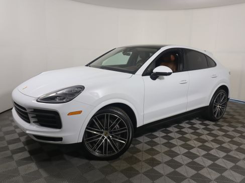 Certified 2023 Porsche Cayenne Platinum Edition image 1