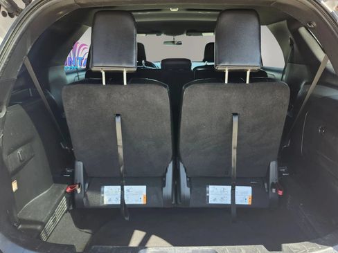 Used 2017 Ford Explorer XLT w/ Equipment Group 202A AWD/4WD image 19