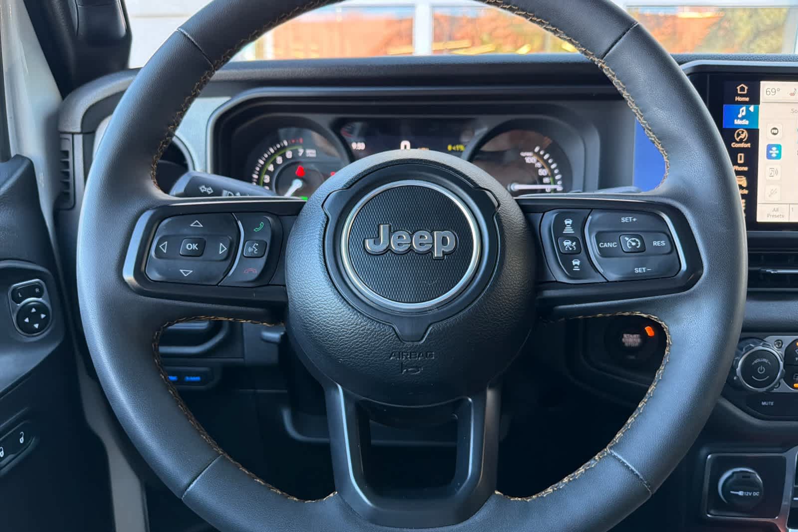Used 2024 Jeep Wrangler Unlimited AWD/4WD image 25