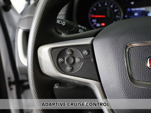 Used 2024 GMC Terrain SLE FWD image 3
