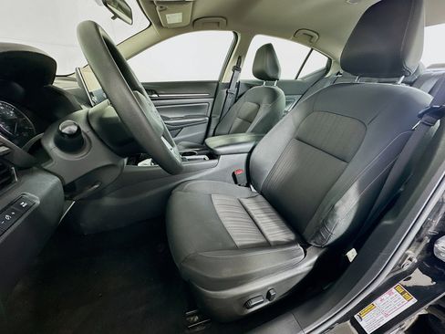 Used 2024 Nissan Altima 2.5 SV image 13