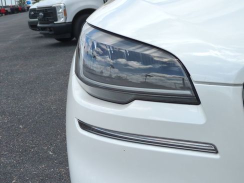 Used 2023 Lincoln Aviator Grand Touring AWD/4WD image 12