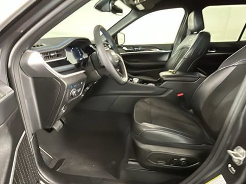 Used 2022 Jeep Grand Cherokee Trailhawk AWD/4WD image 11