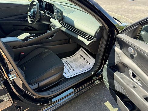 Used 2022 Hyundai Elantra SEL FWD image 15