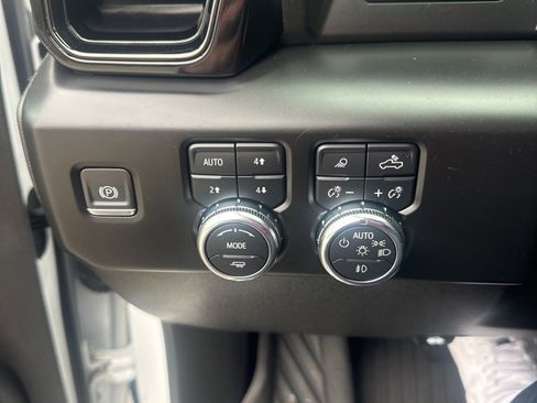 Used 2024 GMC Sierra 2500 AT4 w/ AT4 Preferred Package image 21