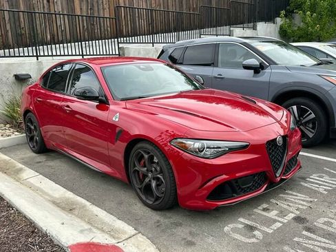 Used 2022 Alfa Romeo Giulia Quadrifoglio RWD image 2