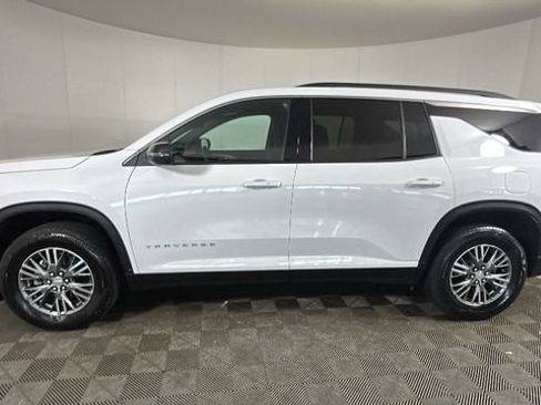 Used 2025 Chevrolet Traverse LT AWD/4WD image 5
