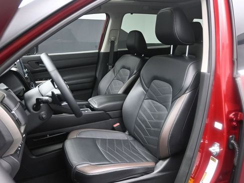 Used 2024 Nissan Pathfinder Platinum FWD image 17
