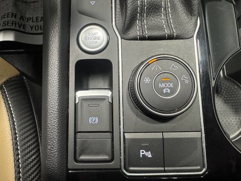 Used 2022 Volkswagen Atlas Cross Sport SE image 24