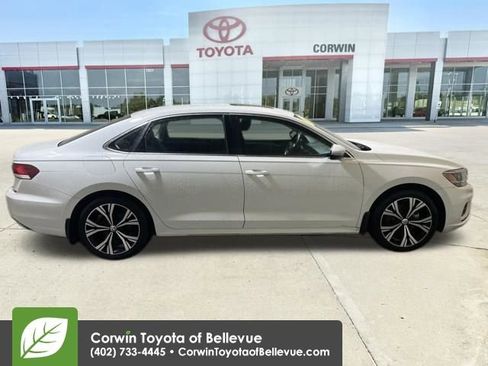 Used 2022 Volkswagen Passat 2.0T SE FWD image 6