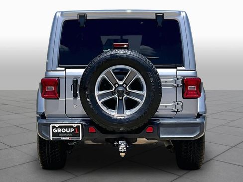 Used 2018 Jeep Wrangler Unlimited Sahara AWD/4WD image 5