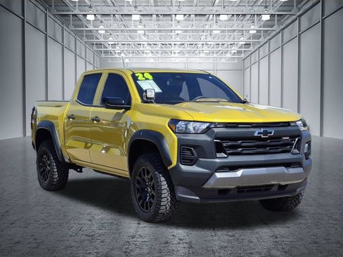 Certified 2024 Chevrolet Colorado Trail Boss w/ Advanced Trailering Package AWD/4WD image 3