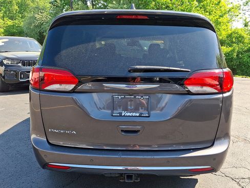 Used 2020 Chrysler Pacifica Touring-L Plus FWD image 5