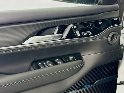 New 2026 Jeep Grand Wagoneer Summit AWD/4WD image 18