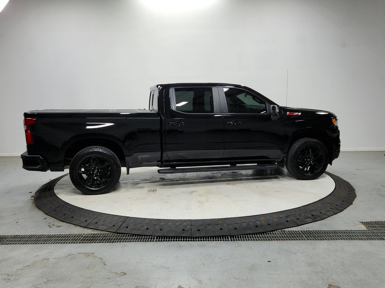 Used 2024 Chevrolet Silverado 1500 RST AWD/4WD image 9